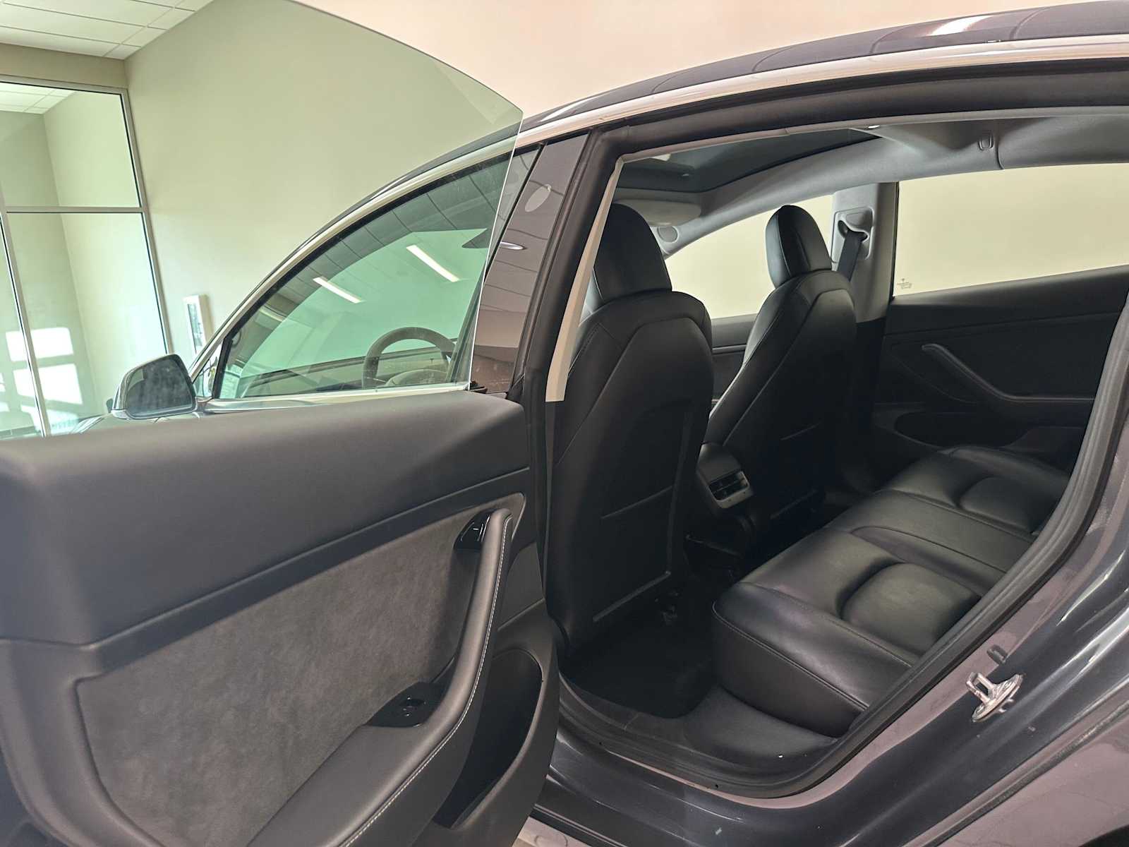 Thumbnail: 2020 Tesla Model 3 - 26