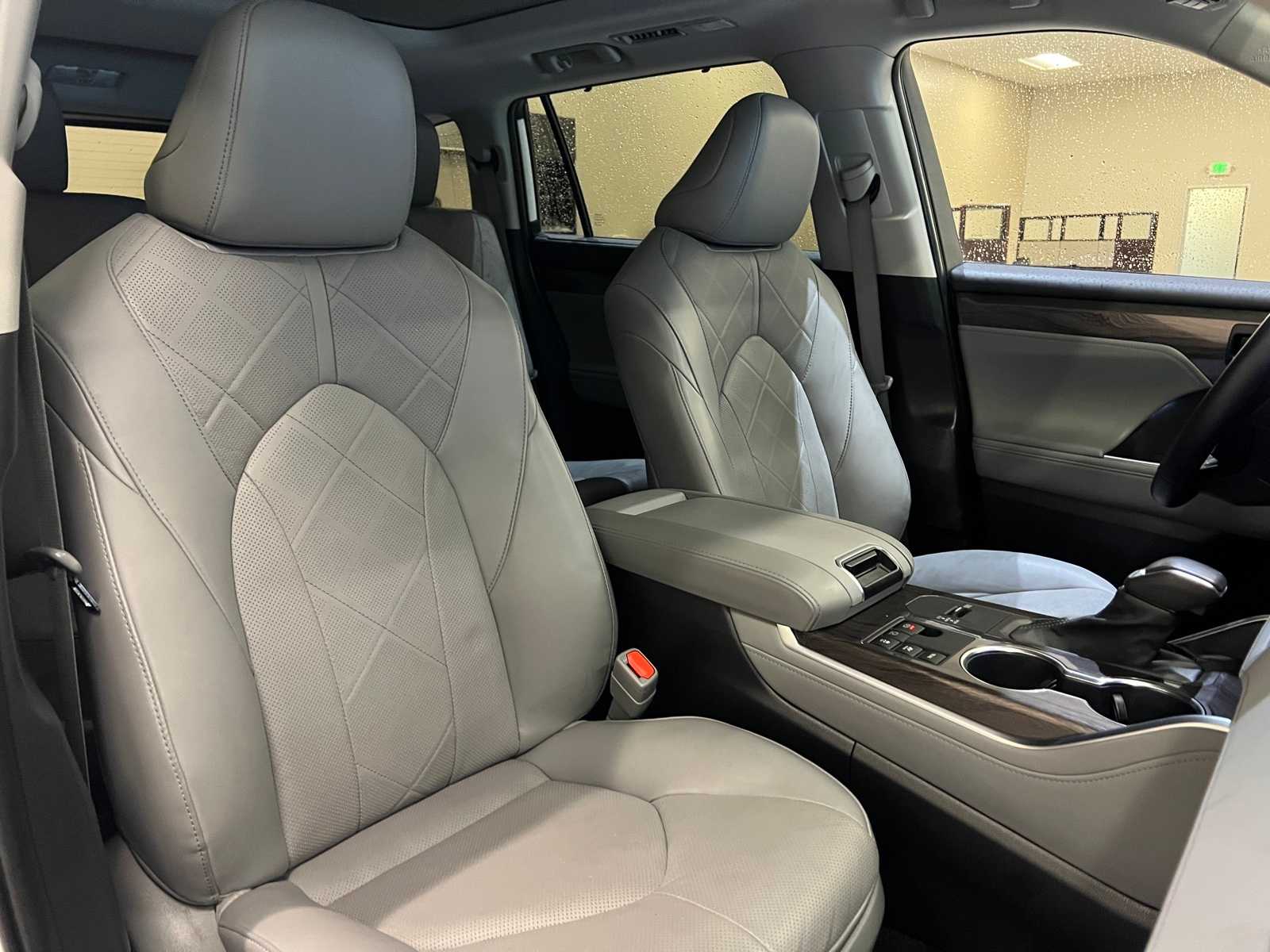 Thumbnail: 2023 Toyota Highlander - 14