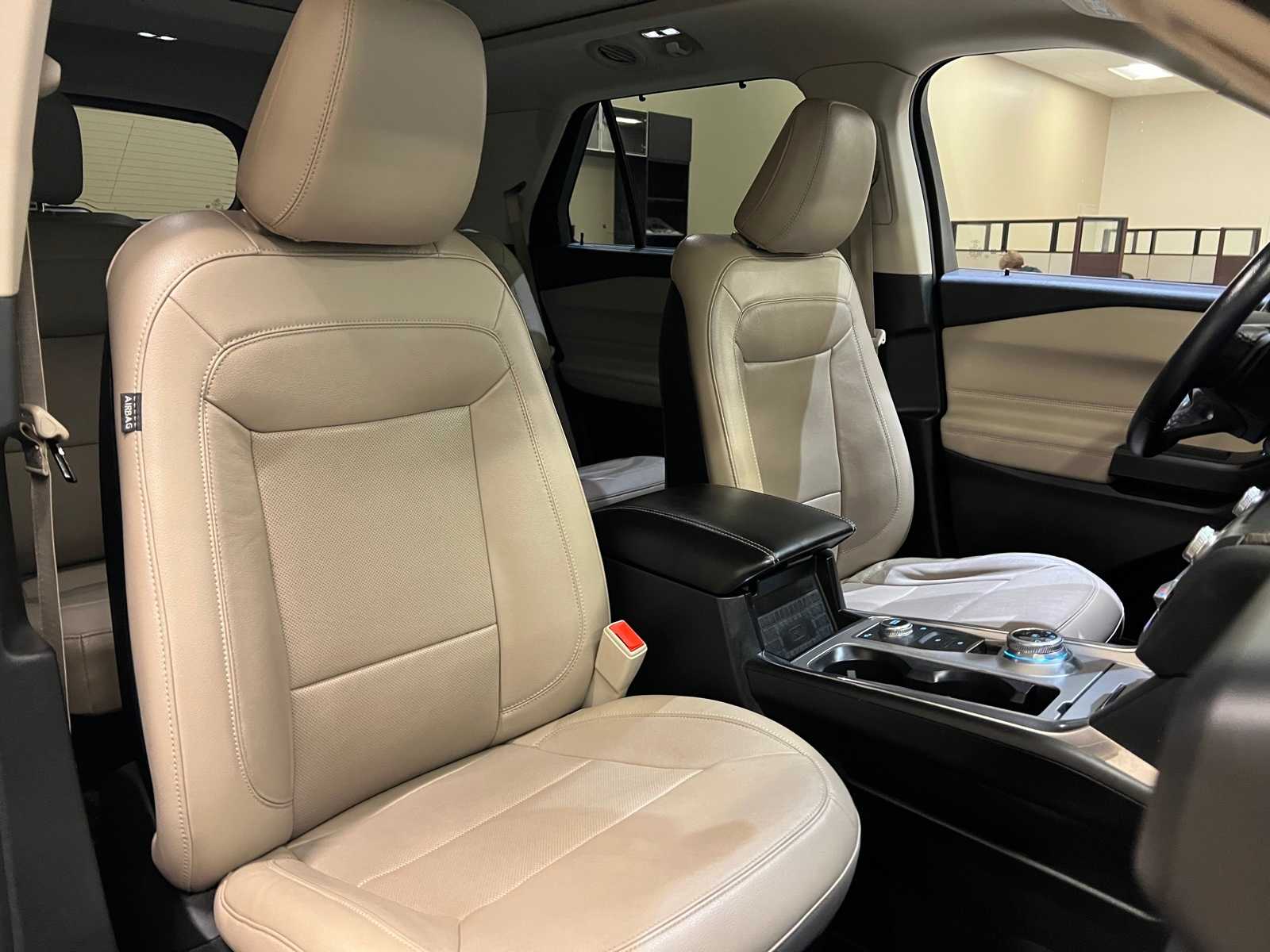 Thumbnail: 2020 Ford Explorer - 14