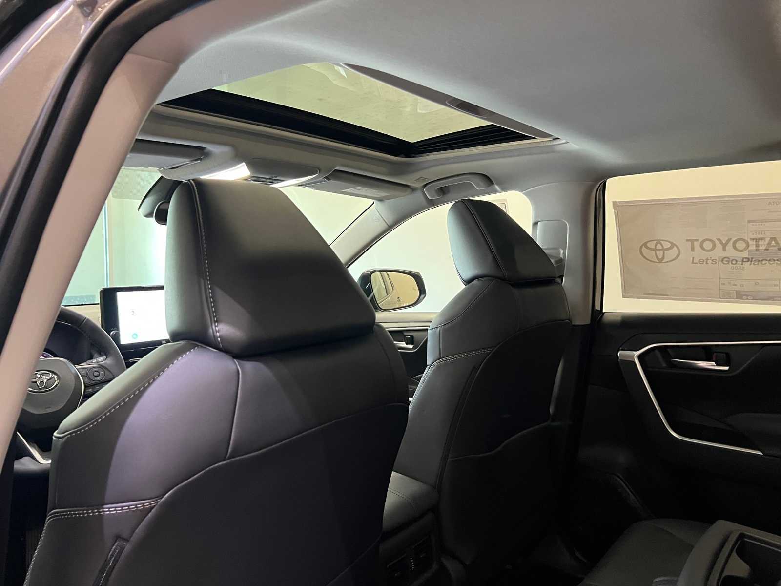 Thumbnail: 2025 Toyota RAV4 - 12