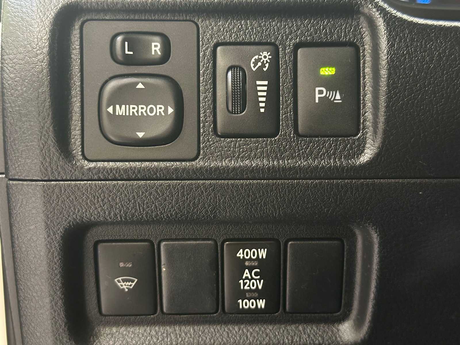 Thumbnail: 2018 Toyota 4Runner - 18