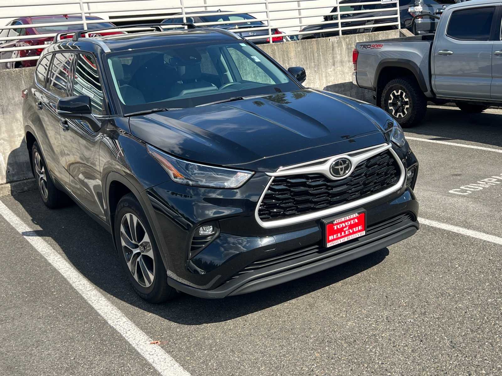 Thumbnail: 2022 Toyota Highlander - 3