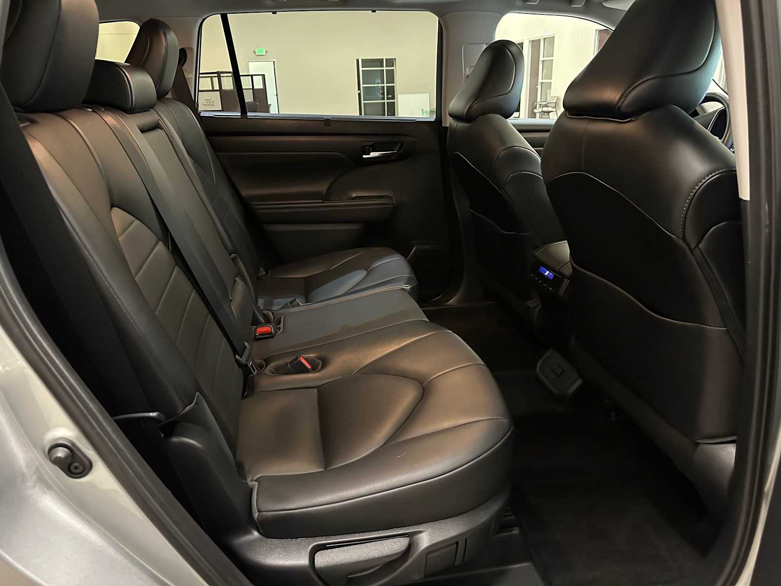Thumbnail: 2021 Toyota Highlander - 25