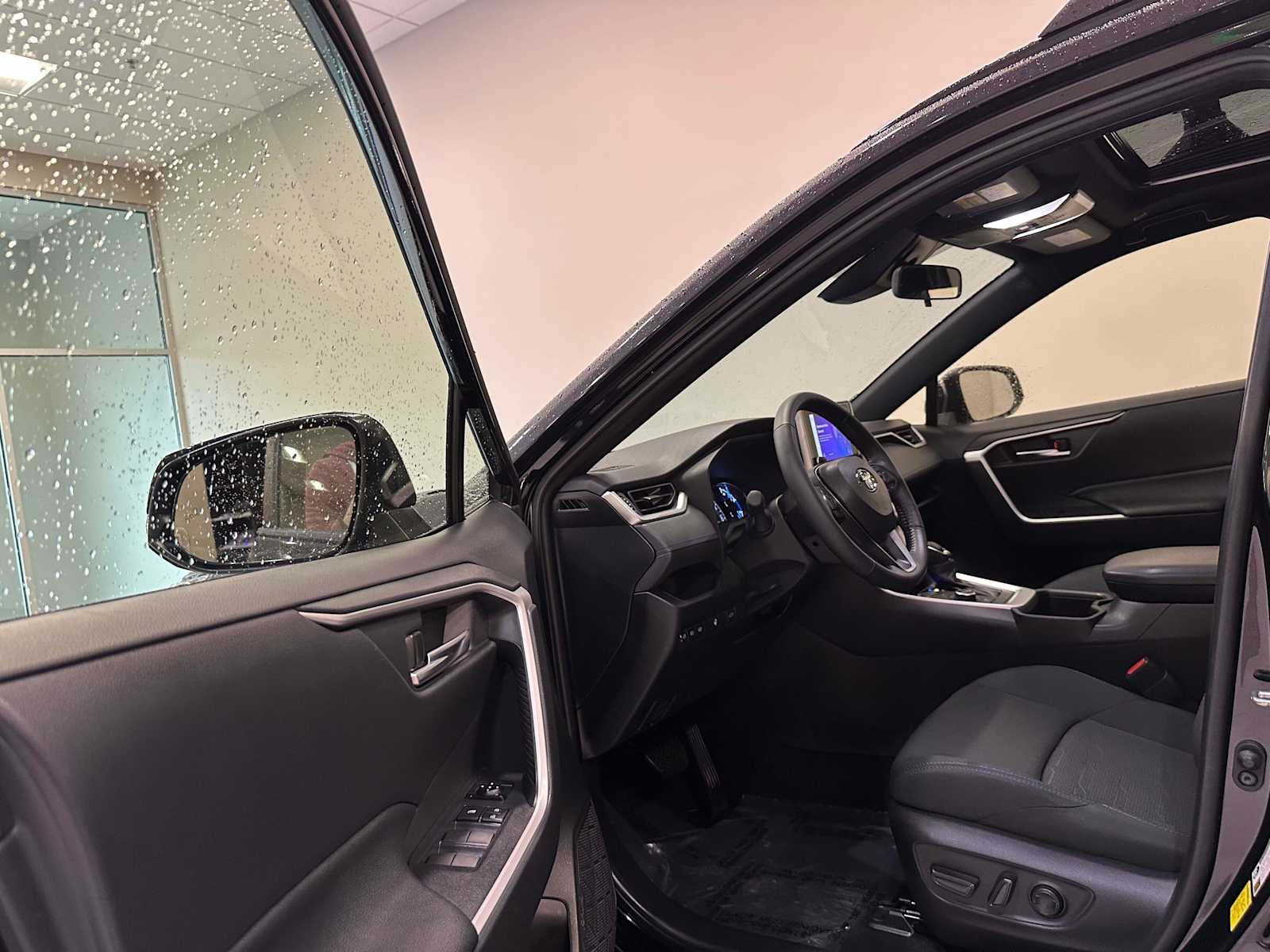 Thumbnail: 2025 Toyota RAV4 - 23