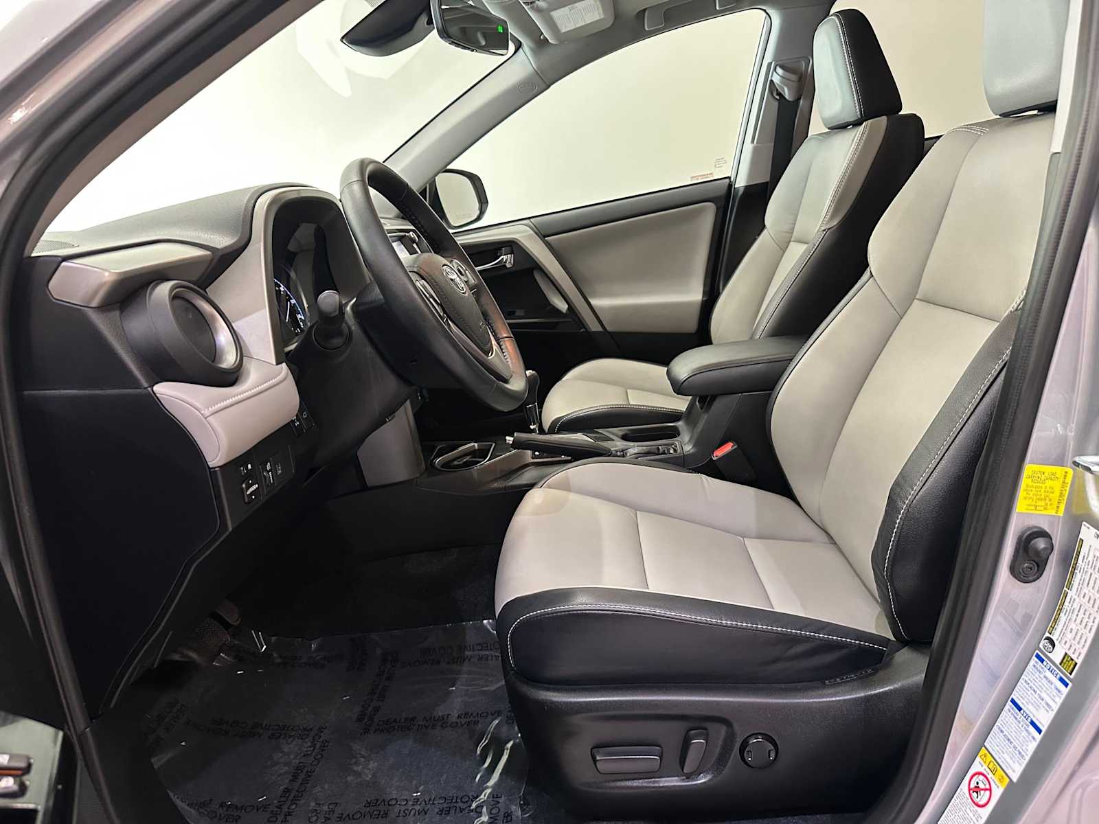 Thumbnail: 2018 Toyota RAV4 - 21