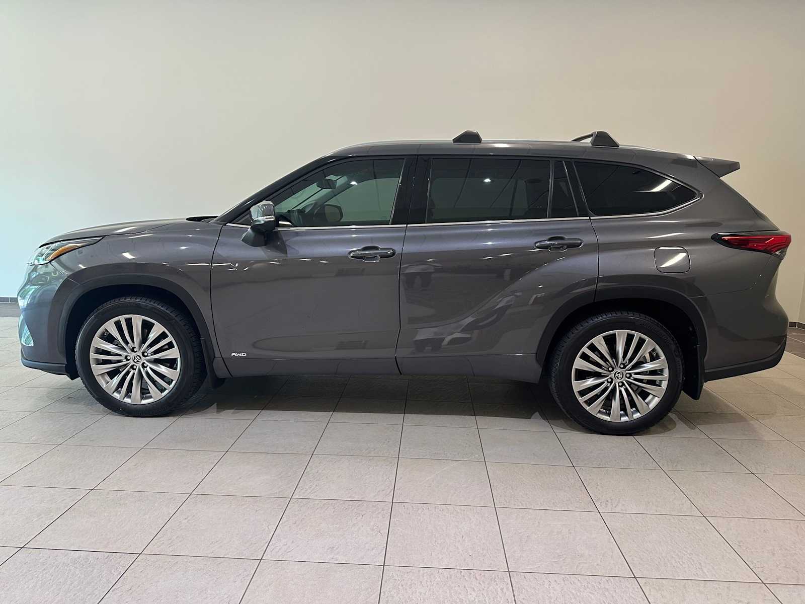 Thumbnail: 2022 Toyota Highlander - 2