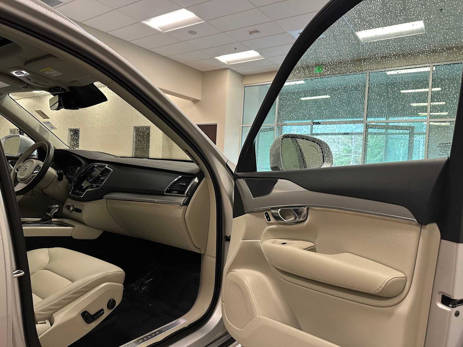 Thumbnail: 2022 Volvo XC90 - 30