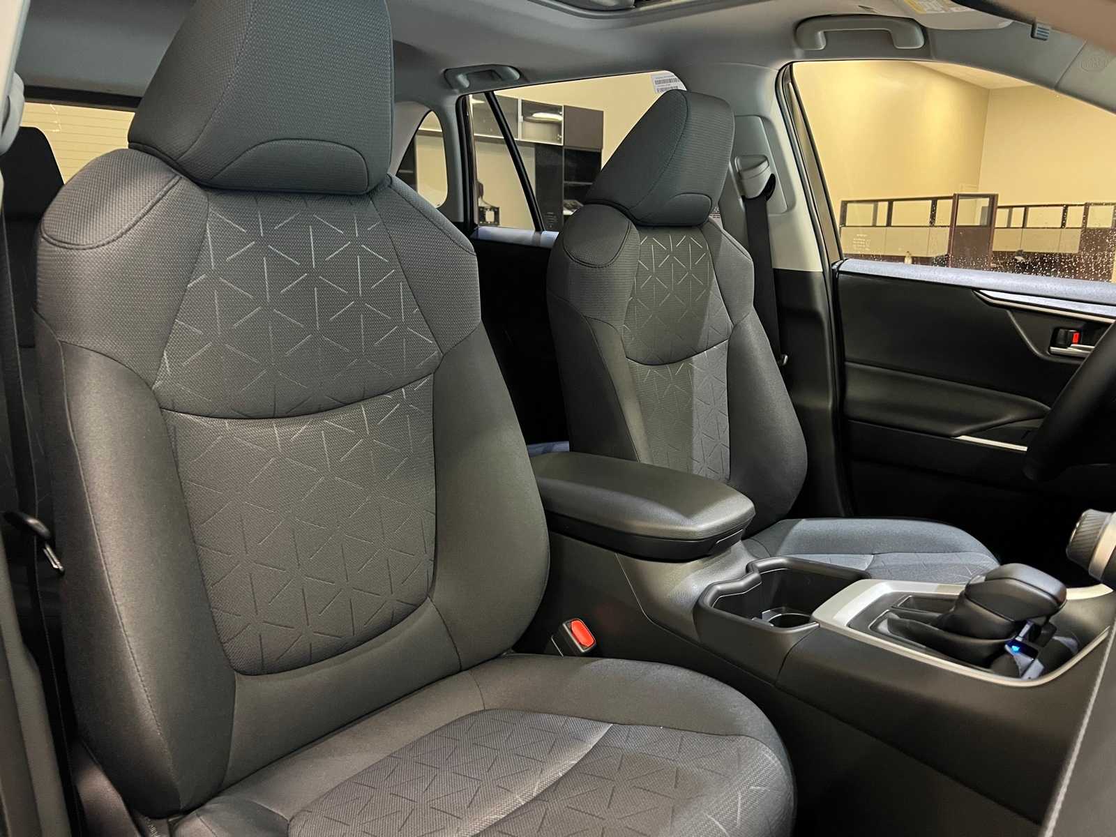 Thumbnail: 2025 Toyota RAV4 - 14