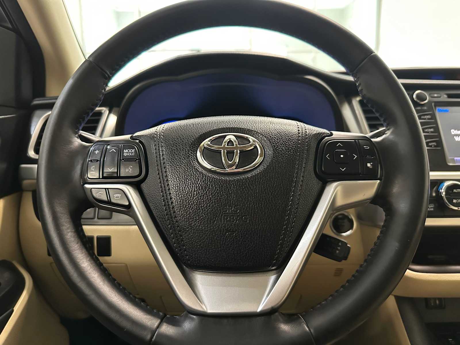 Thumbnail: 2015 Toyota Highlander - 12