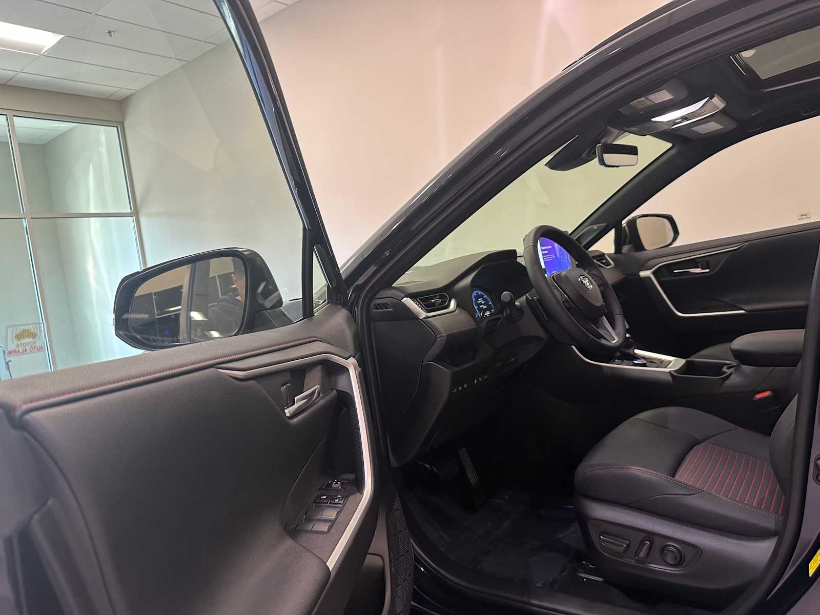 Thumbnail: 2025 Toyota RAV4 - 23