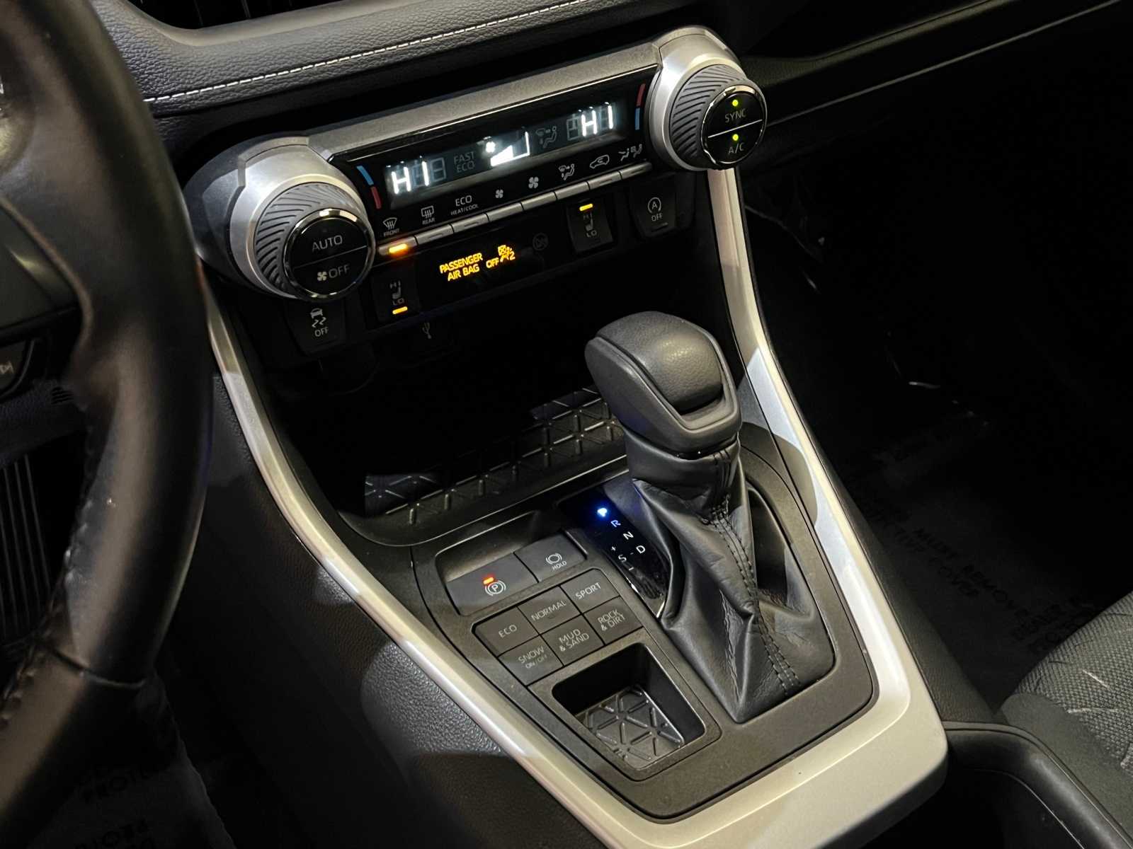 Thumbnail: 2022 Toyota RAV4 - 23