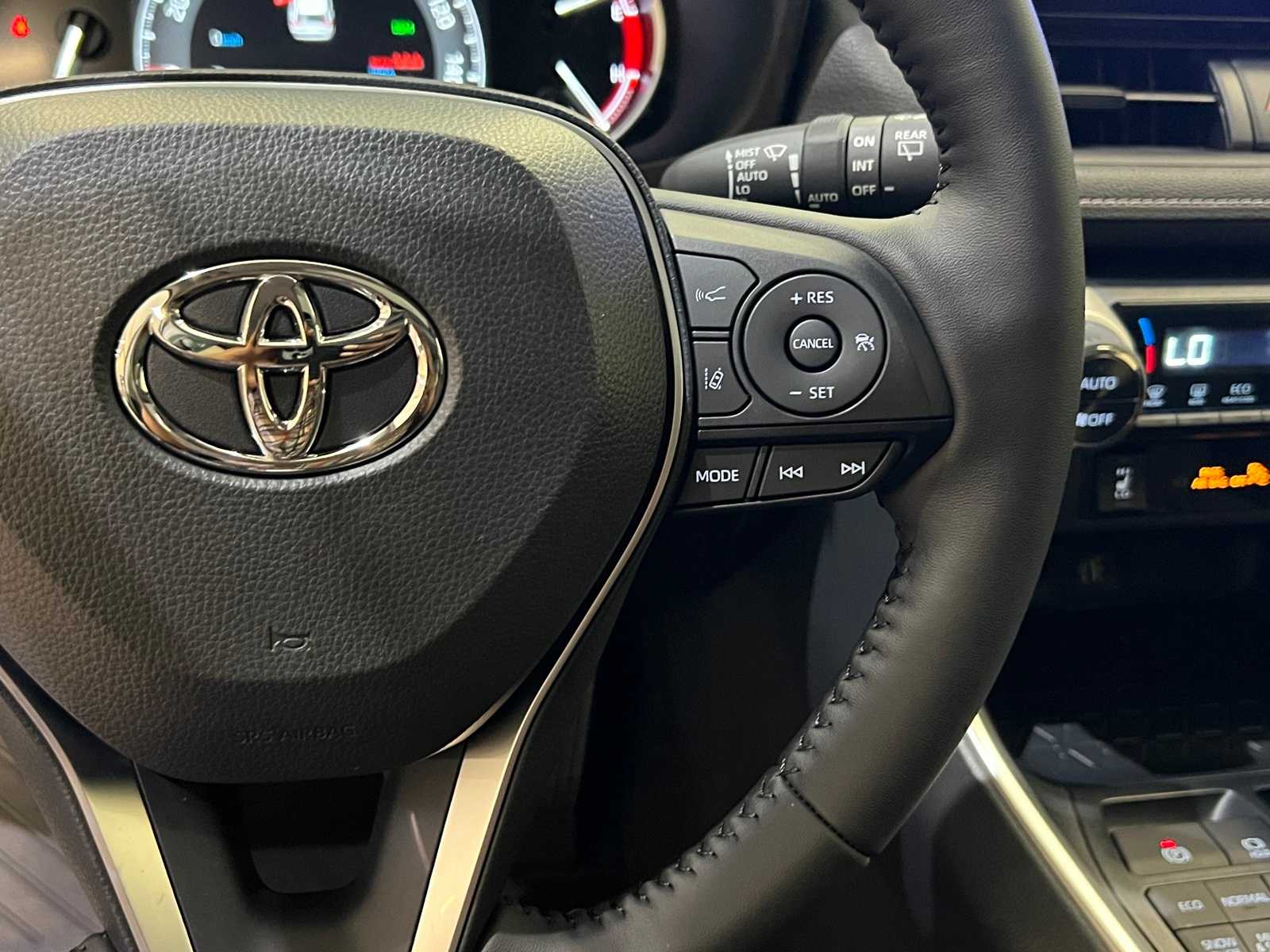 Thumbnail: 2025 Toyota RAV4 - 21