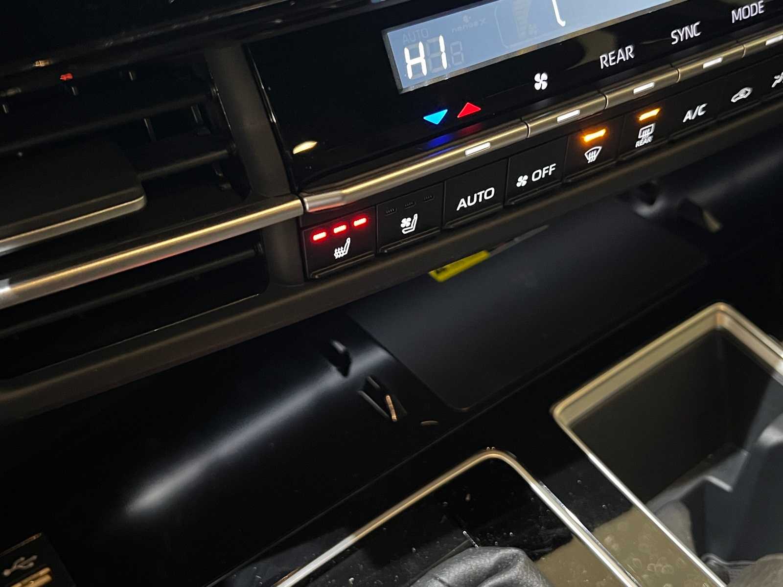 Thumbnail: 2025 Toyota Sienna - 26