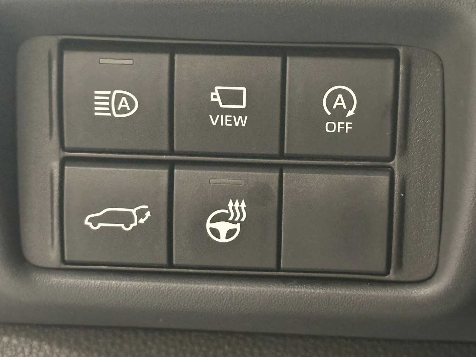 Thumbnail: 2023 Toyota Highlander - 18