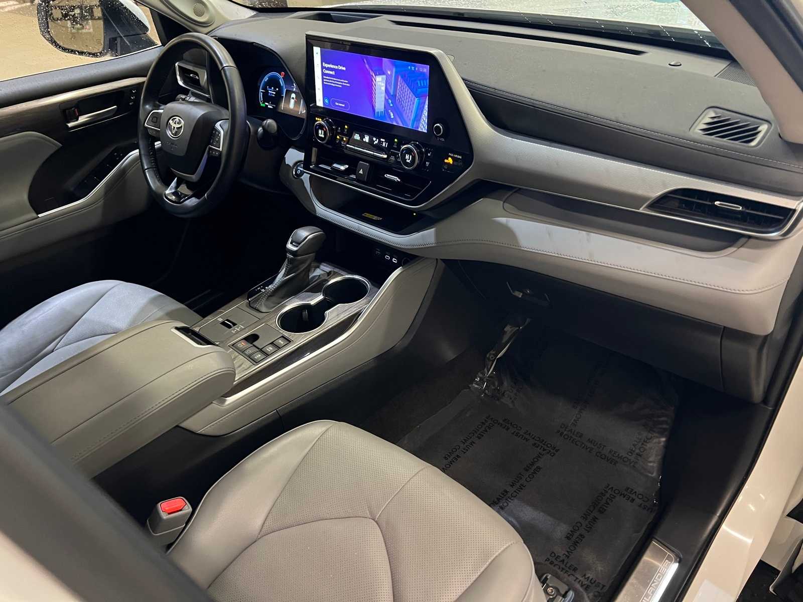 Thumbnail: 2023 Toyota Highlander - 15