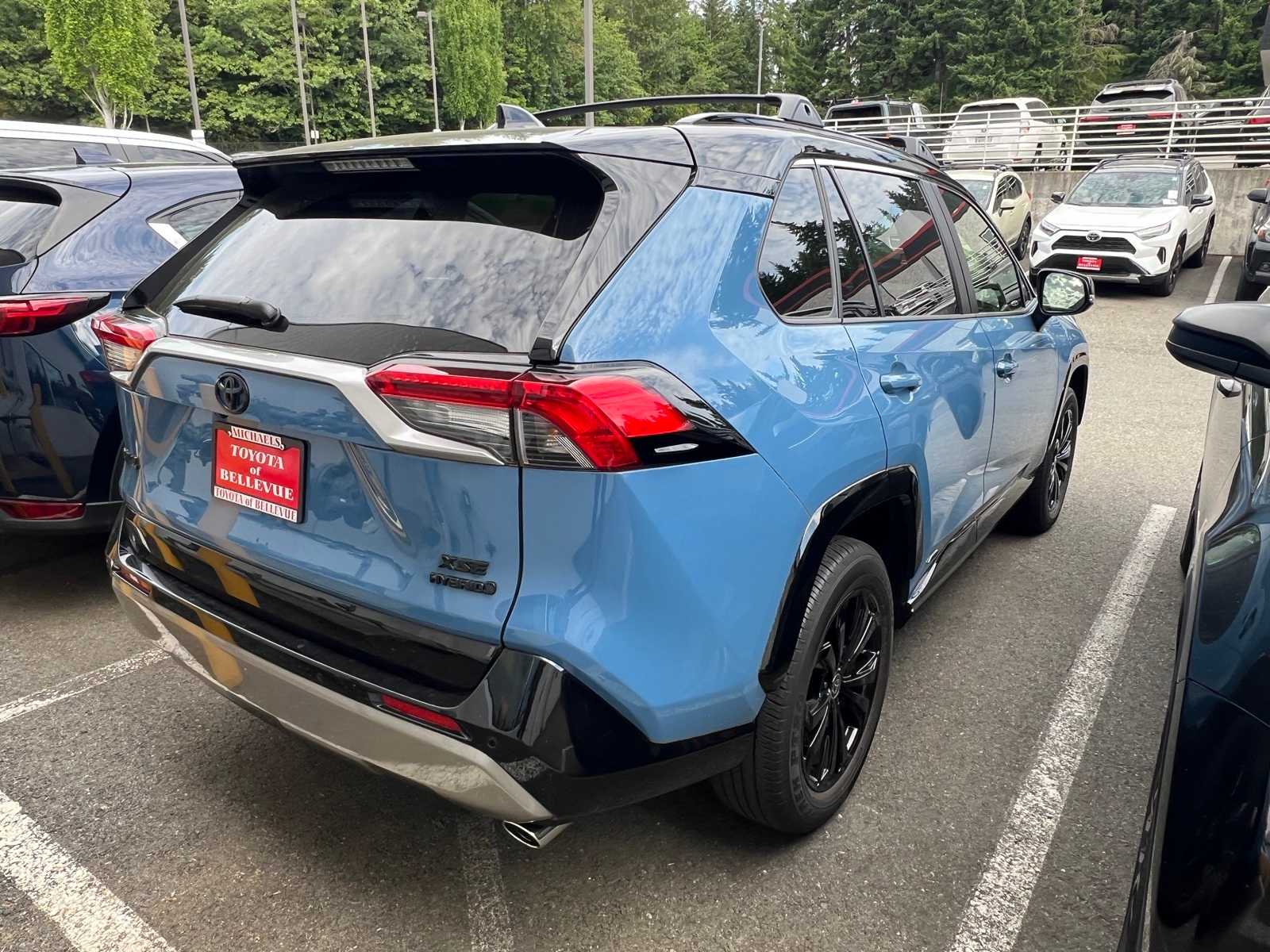 Thumbnail: 2023 Toyota RAV4 - 10