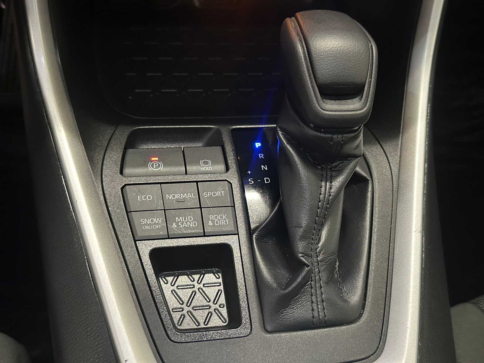 Thumbnail: 2023 Toyota RAV4 - 17