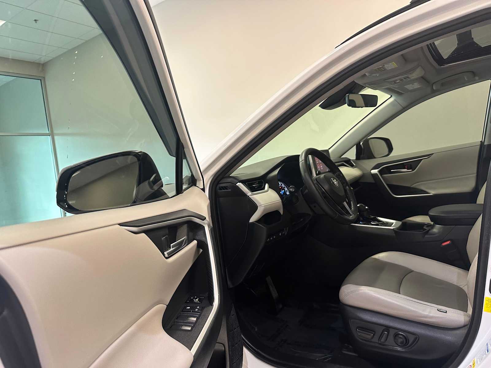 Thumbnail: 2019 Toyota RAV4 - 23