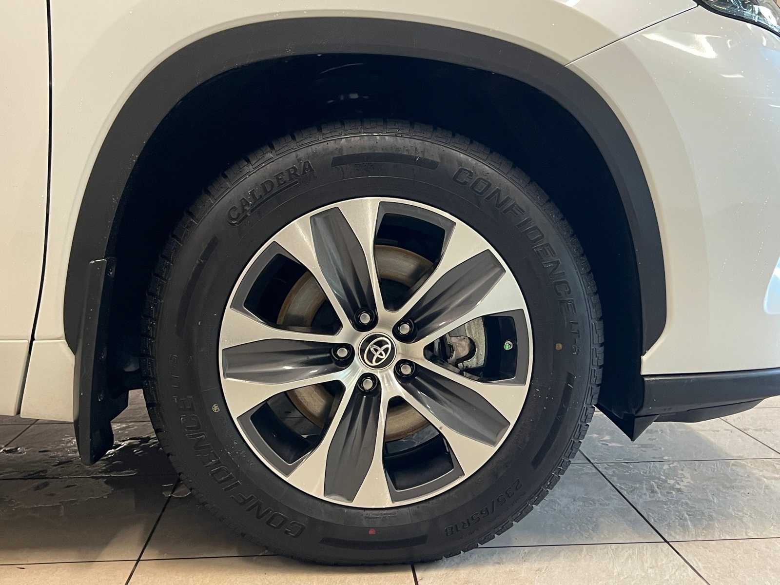 Thumbnail: 2022 Toyota Highlander - 7