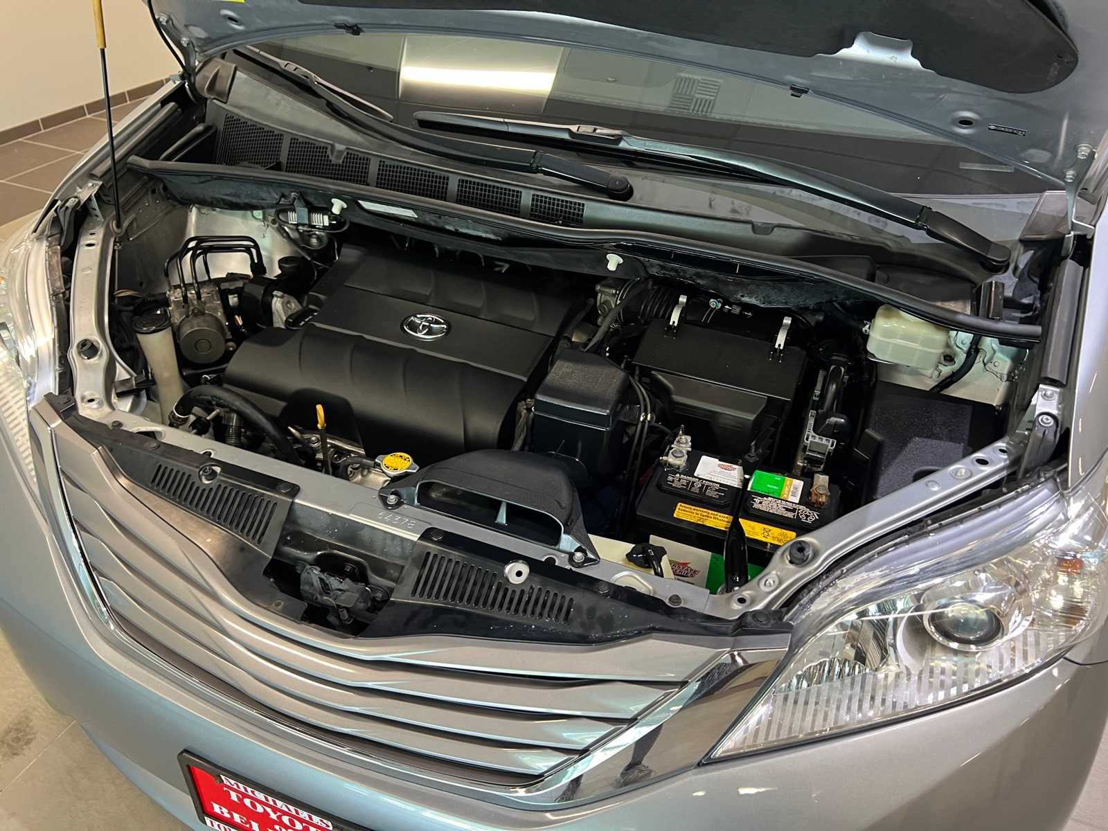 Thumbnail: 2015 Toyota Sienna - 9