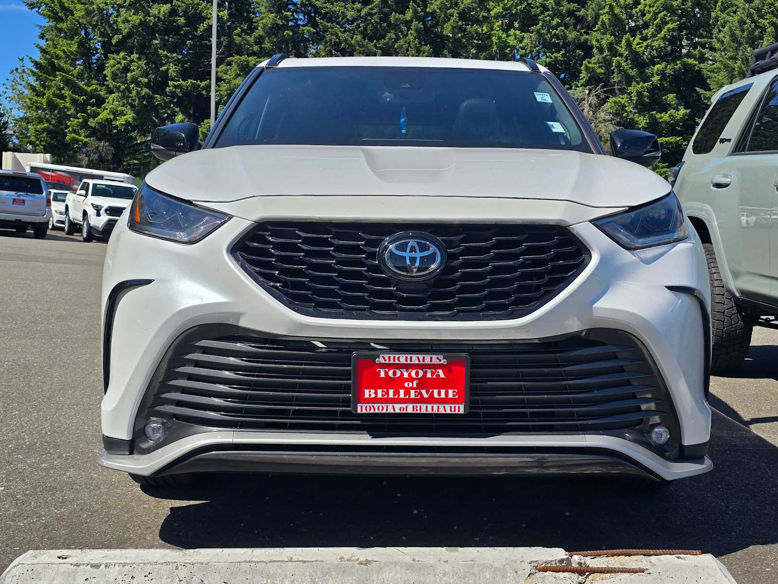 Thumbnail: 2023 Toyota Highlander - 2