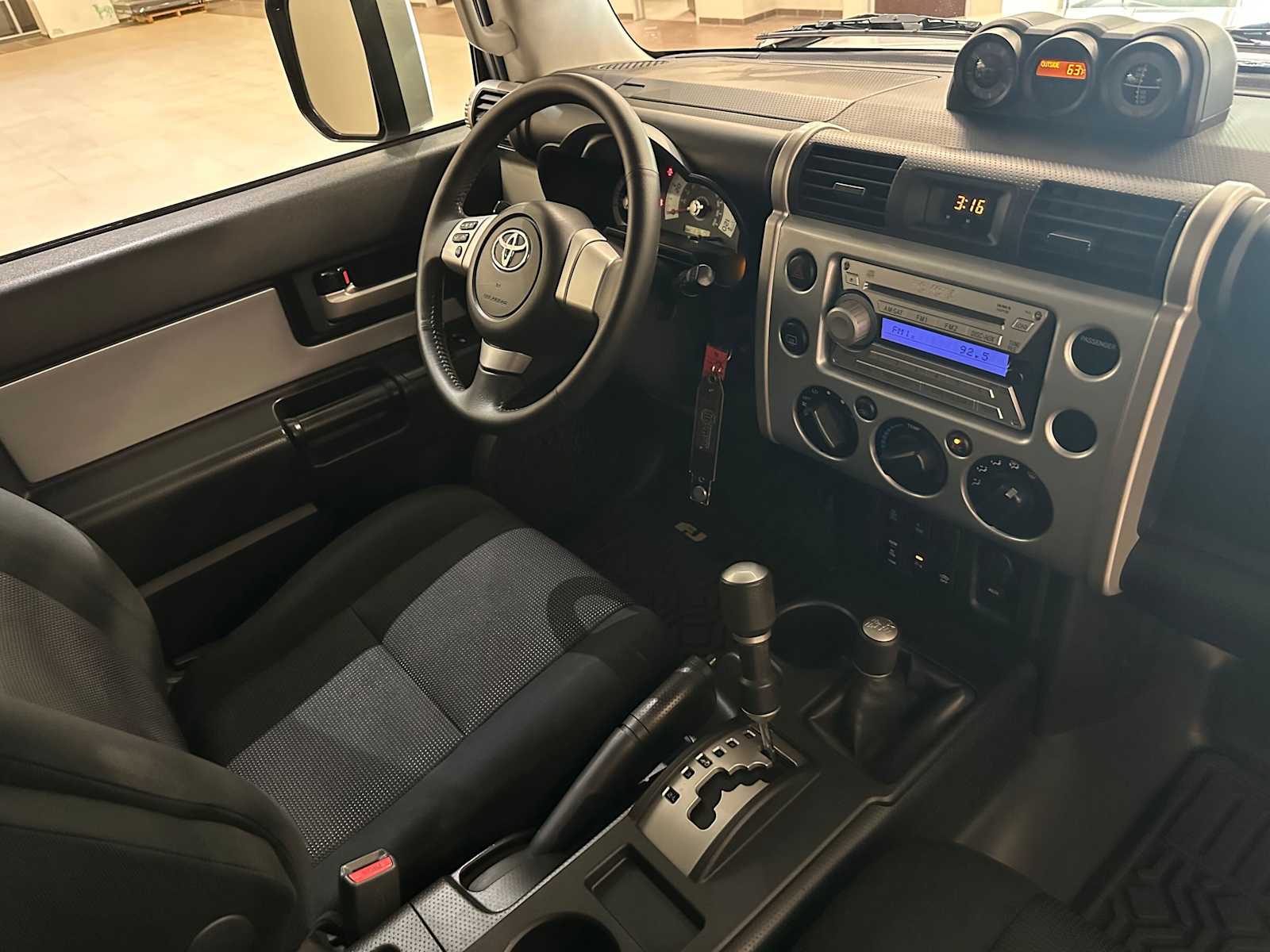 Thumbnail: 2007 Toyota FJ Cruiser - 27