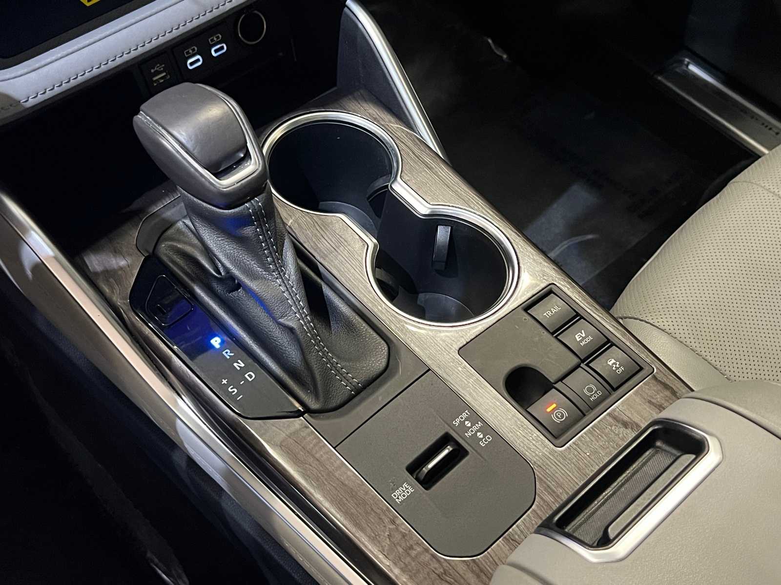 Thumbnail: 2023 Toyota Highlander - 23