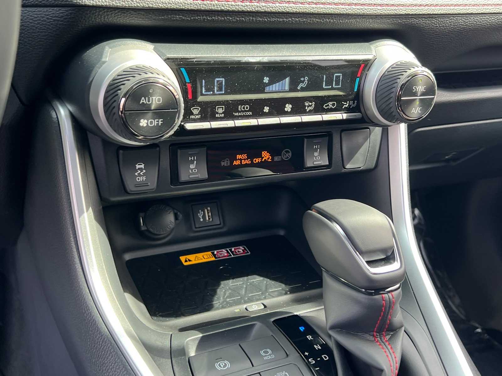 2025 Toyota RAV4 XSE 24