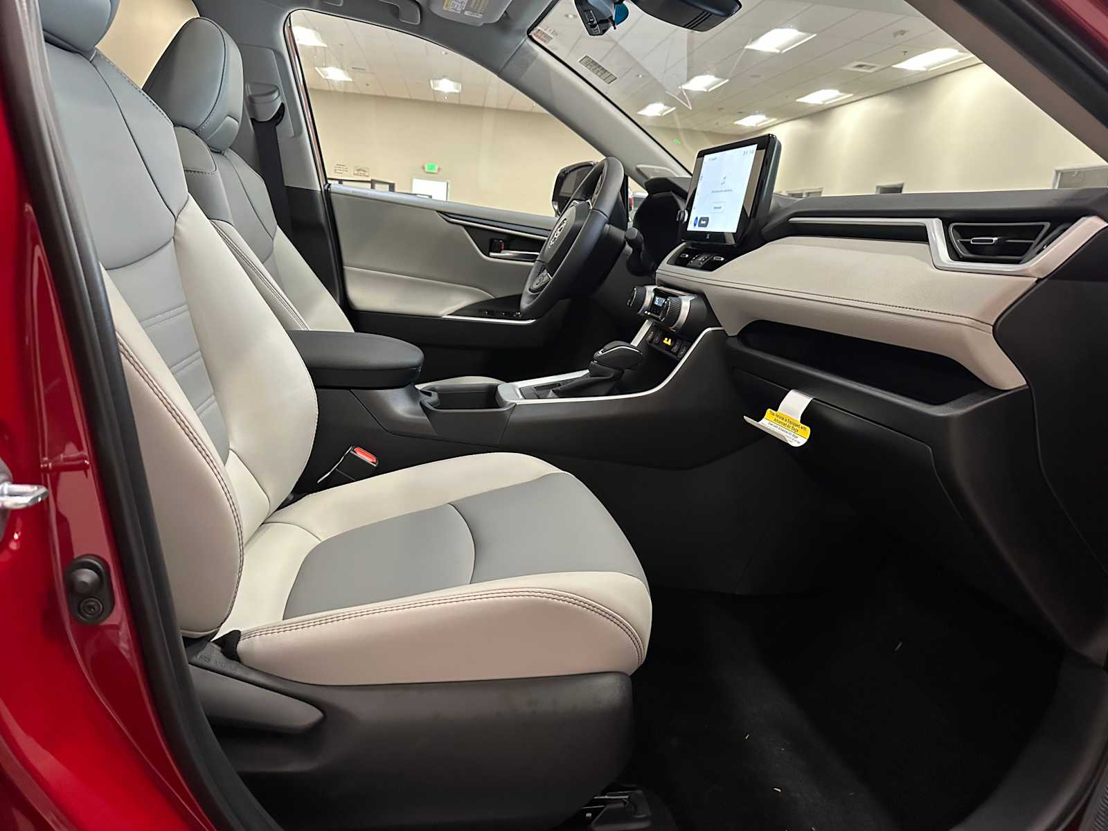 Thumbnail: 2025 Toyota RAV4 - 27