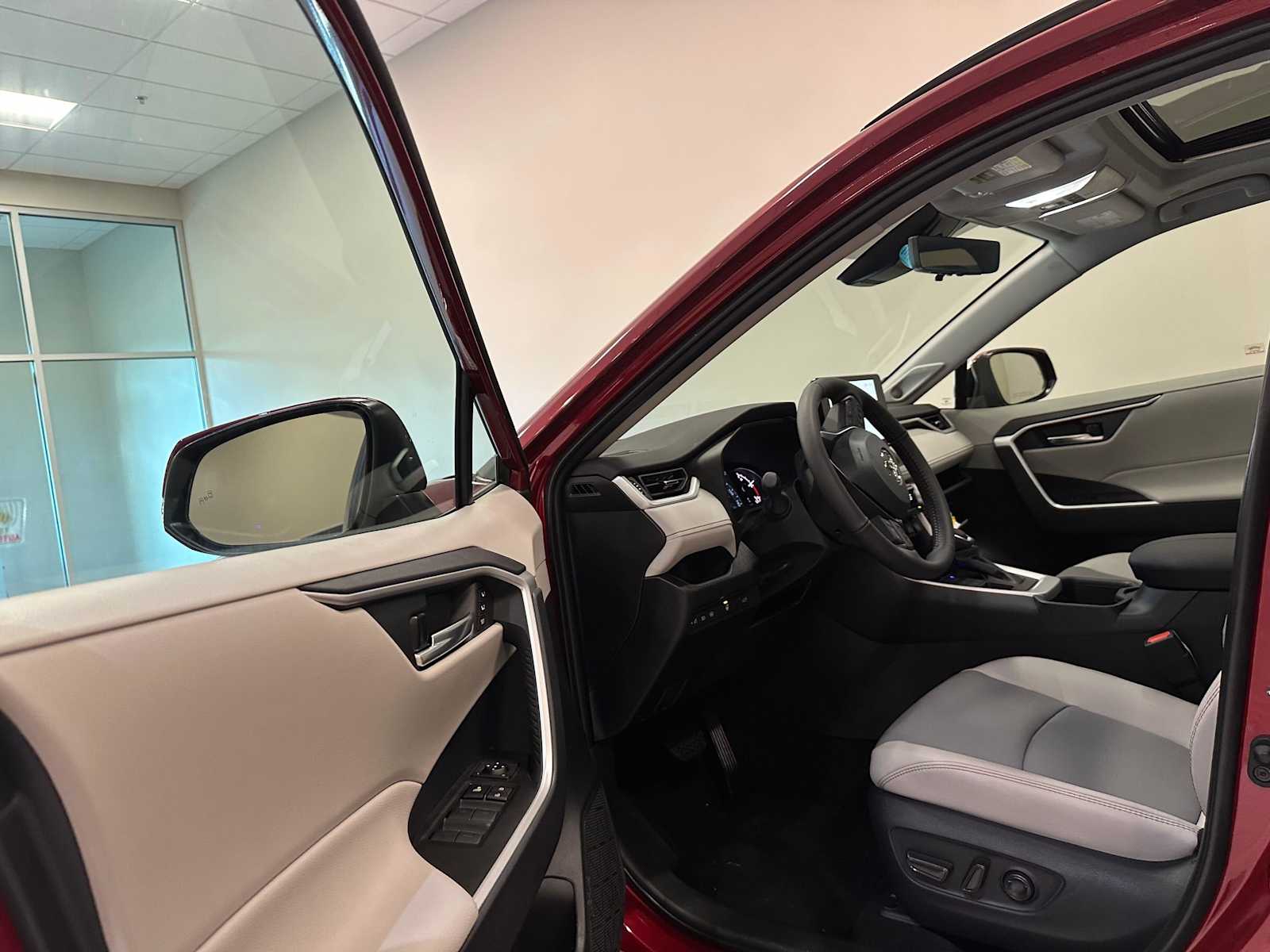 Thumbnail: 2025 Toyota RAV4 - 22