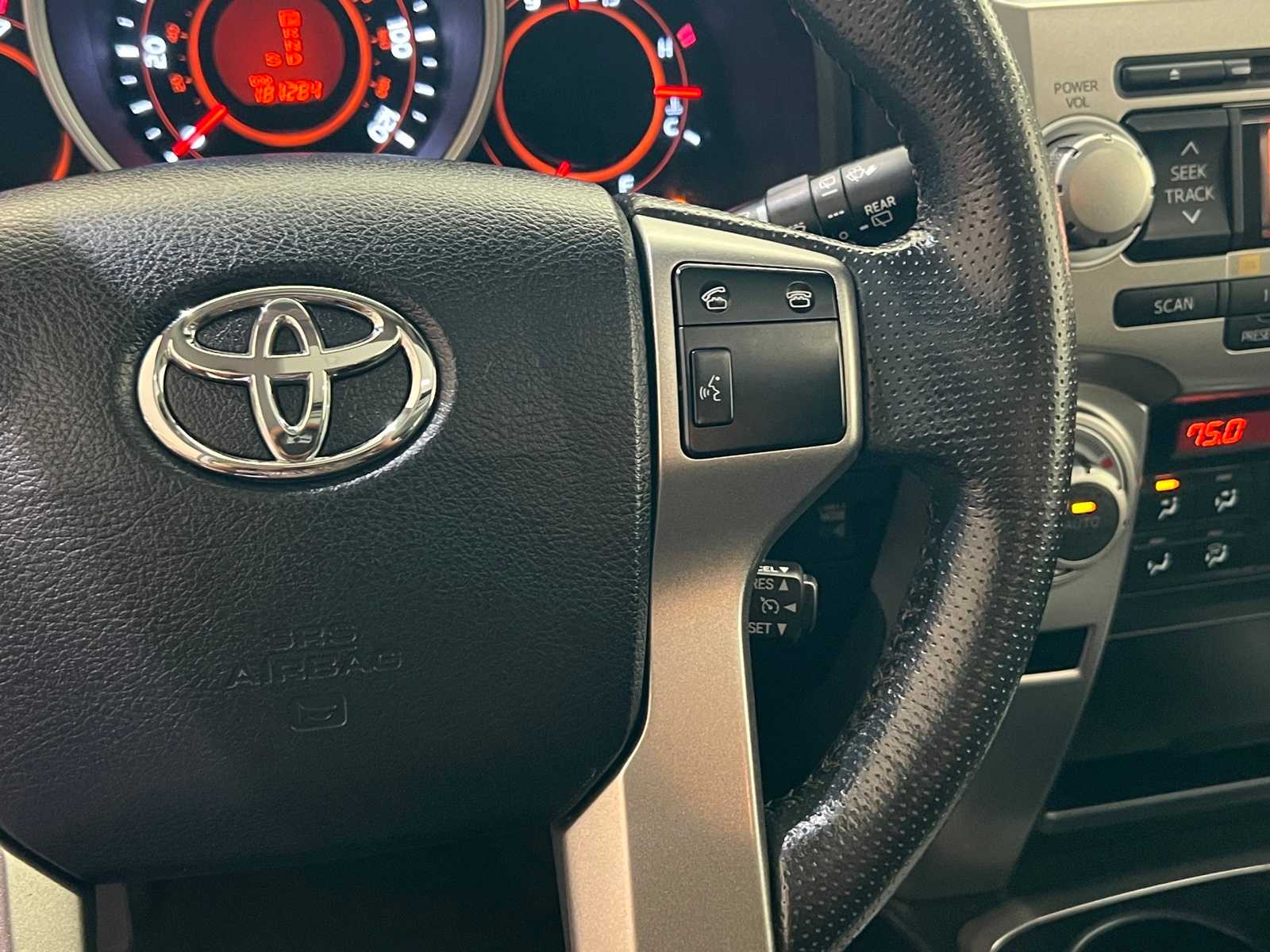 Thumbnail: 2011 Toyota 4Runner - 21