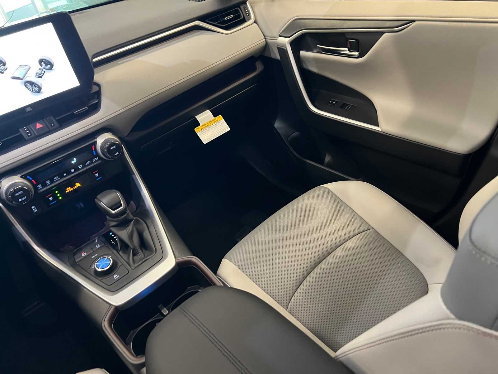 Thumbnail: 2025 Toyota RAV4 - 11