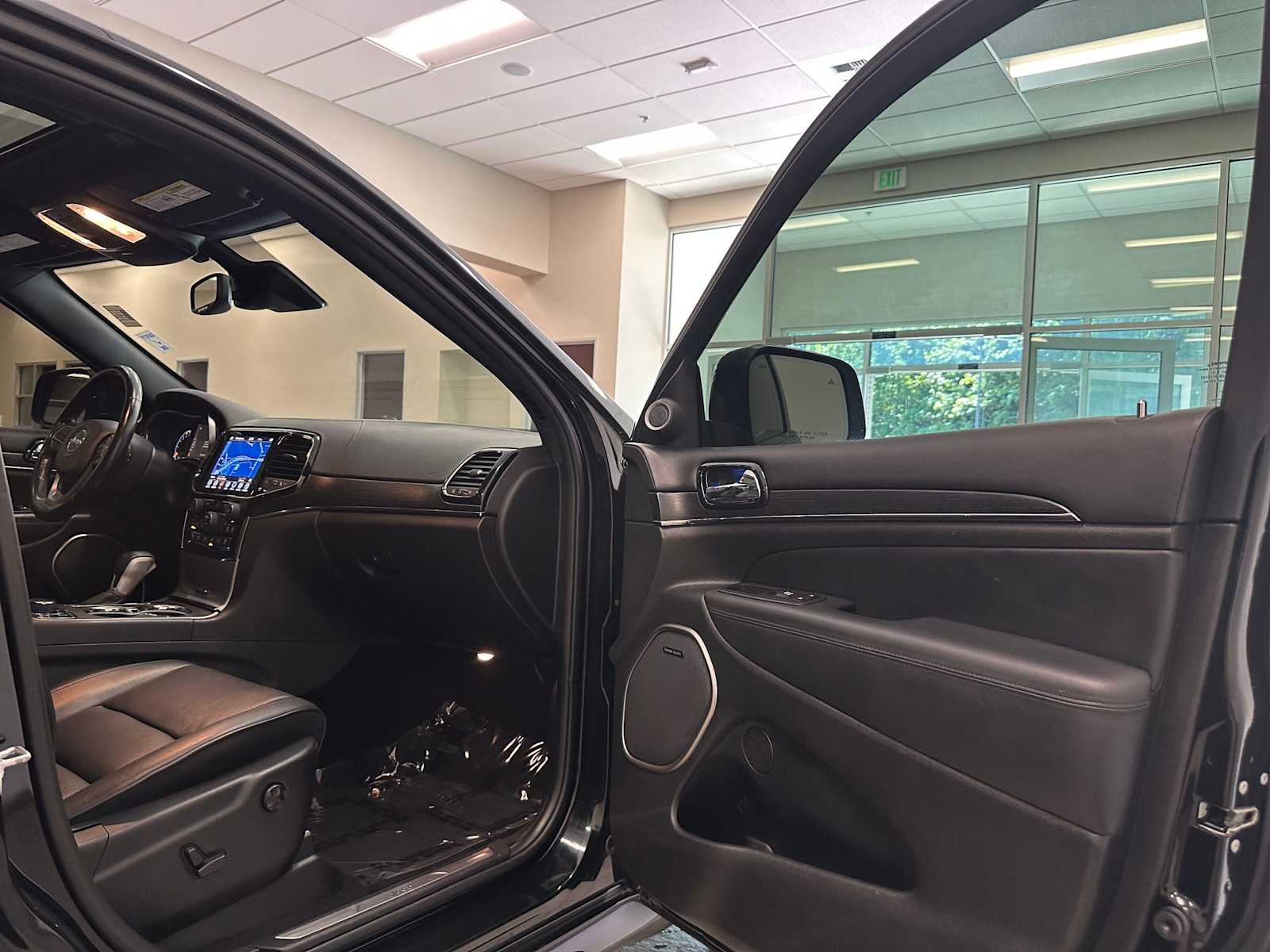 Thumbnail: 2020 Jeep Grand Cherokee - 30