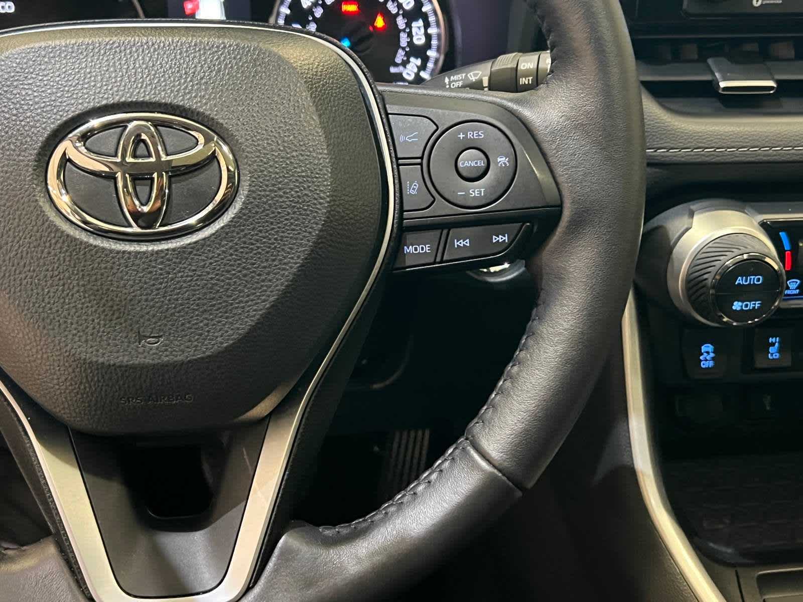 Thumbnail: 2022 Toyota RAV4 - 25