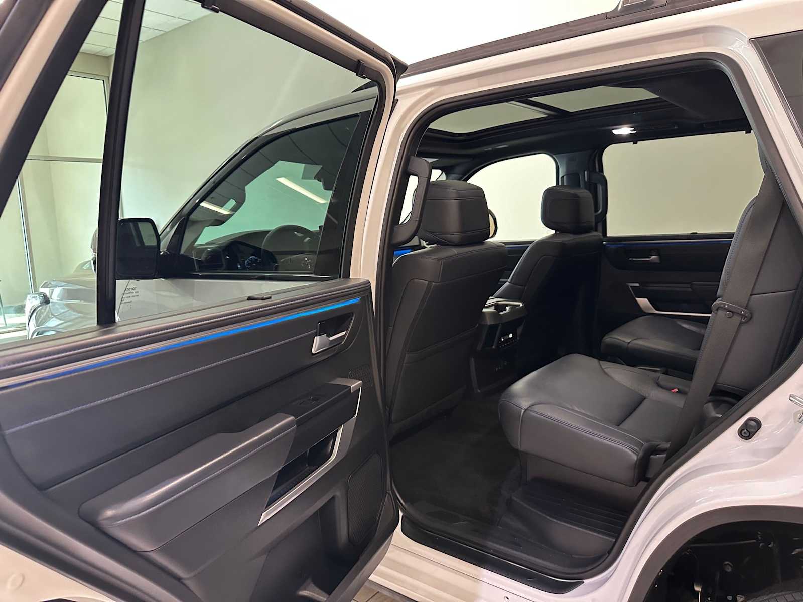 Thumbnail: 2023 Toyota Sequoia - 25