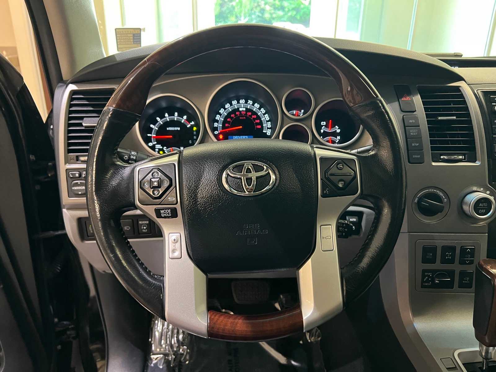 Thumbnail: 2014 Toyota Sequoia - 20
