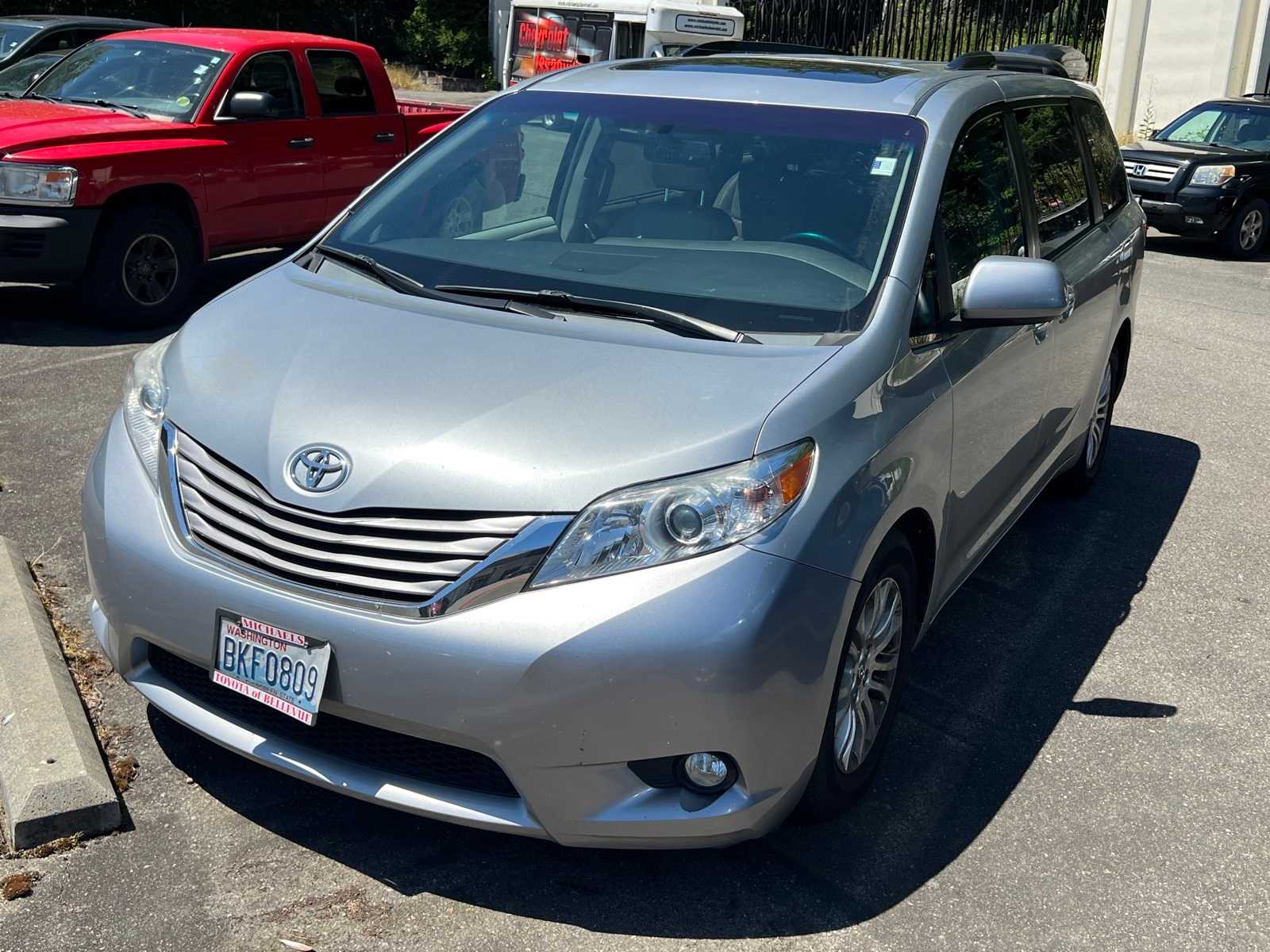 Thumbnail: 2015 Toyota Sienna - 1