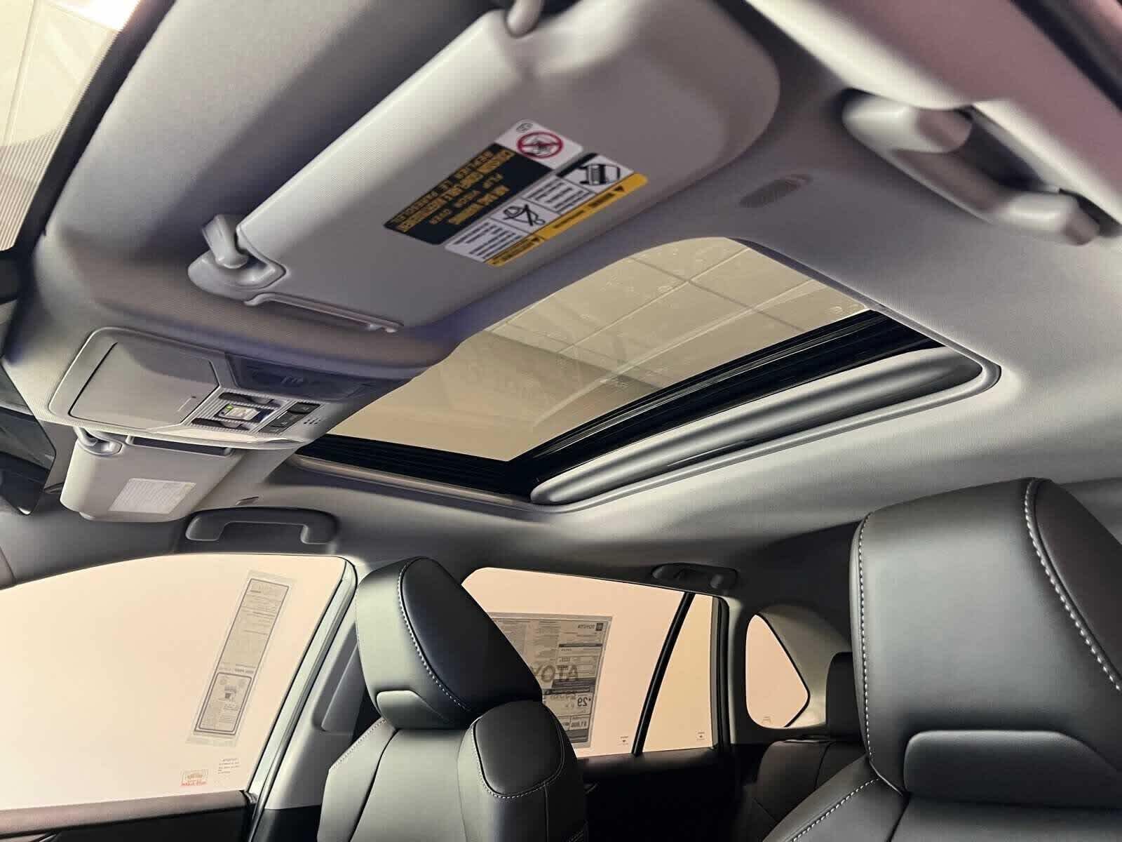 Thumbnail: 2025 Toyota RAV4 - 17