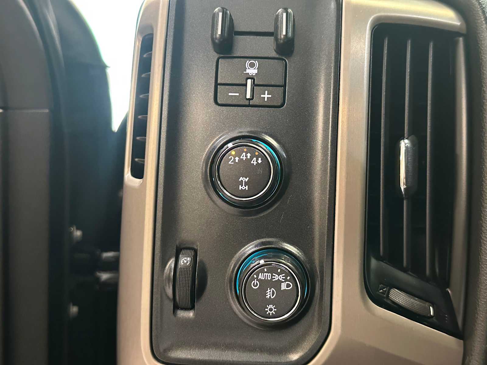 Thumbnail: 2018 GMC Sierra 3500 - 17