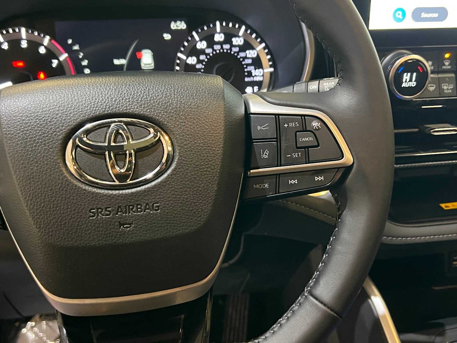 Thumbnail: 2024 Toyota Highlander - 21