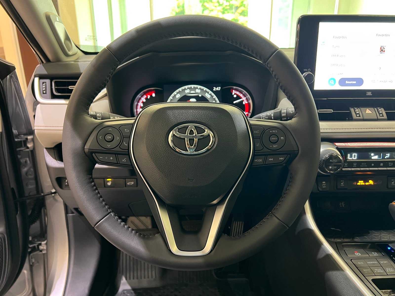 Thumbnail: 2025 Toyota RAV4 - 20