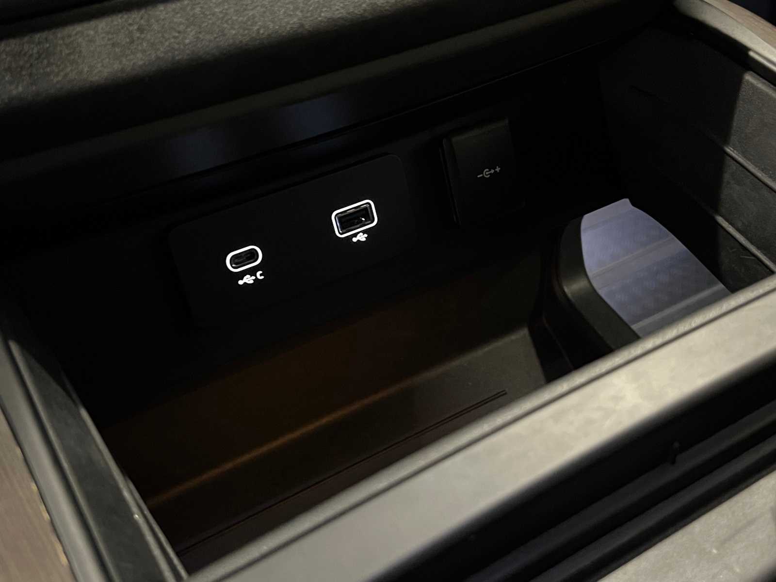 Thumbnail: 2023 Land Rover Defender - 26