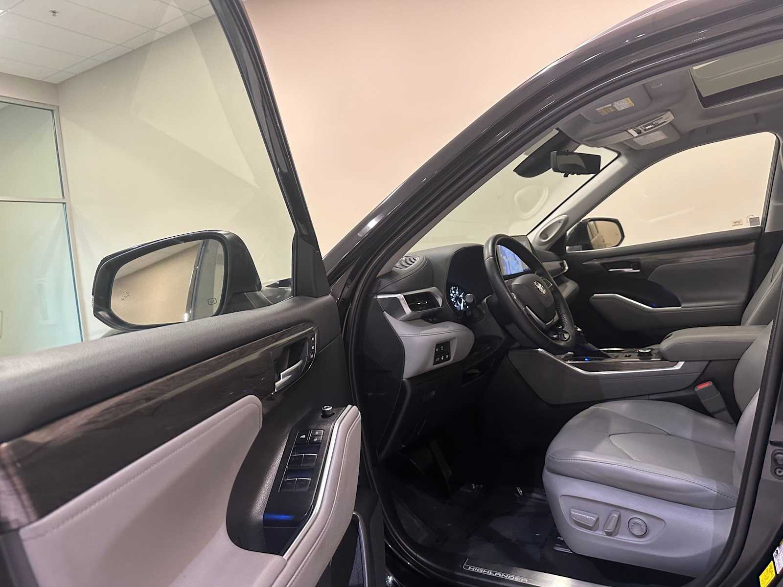 Thumbnail: 2020 Toyota Highlander - 26