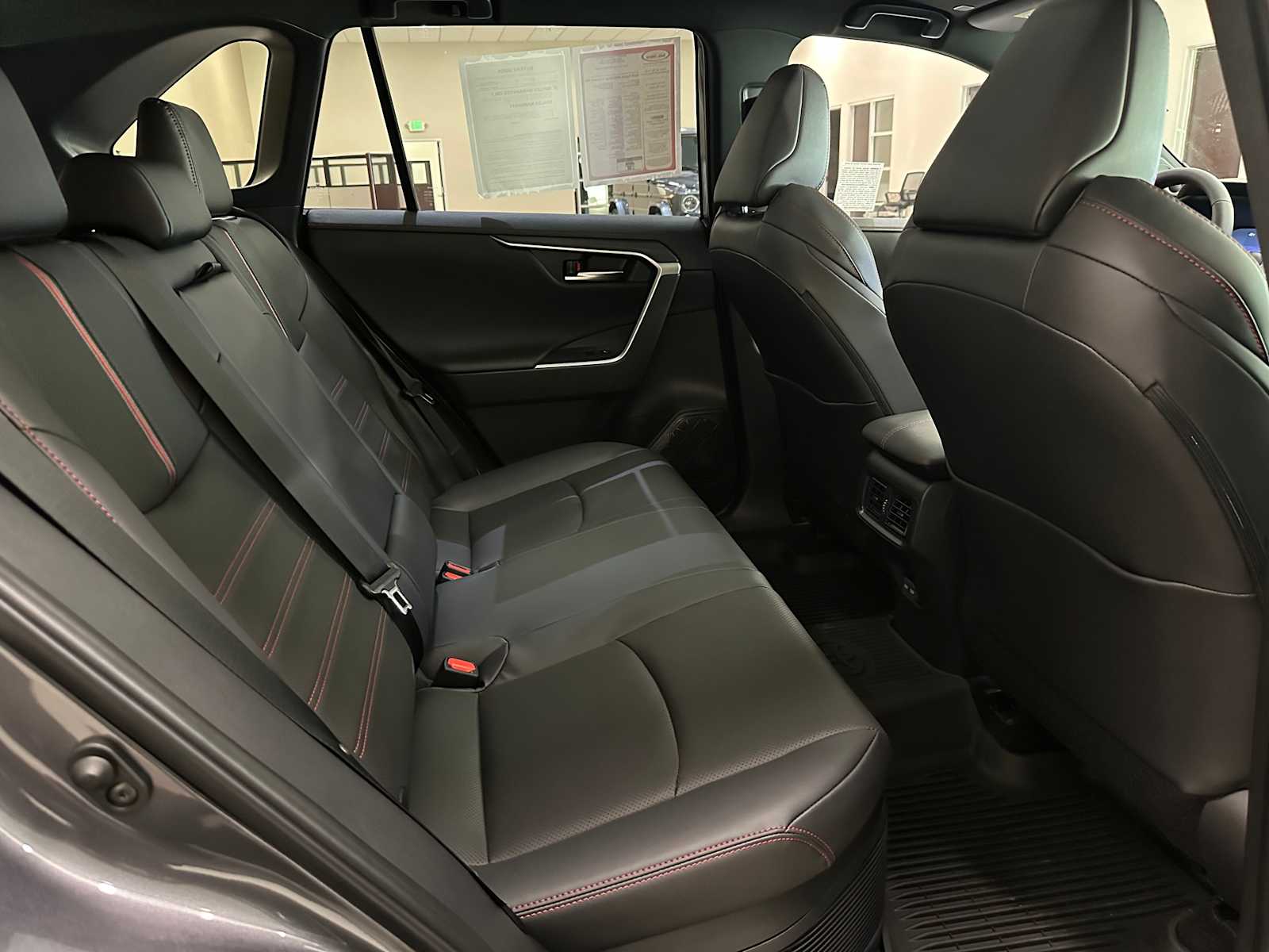 Thumbnail: 2025 Toyota RAV4 - 27