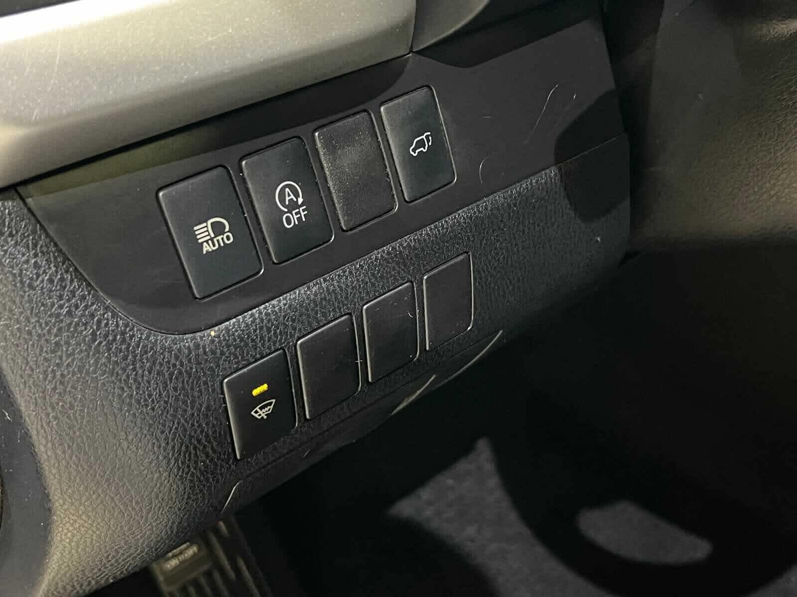 Thumbnail: 2018 Toyota Highlander - 16