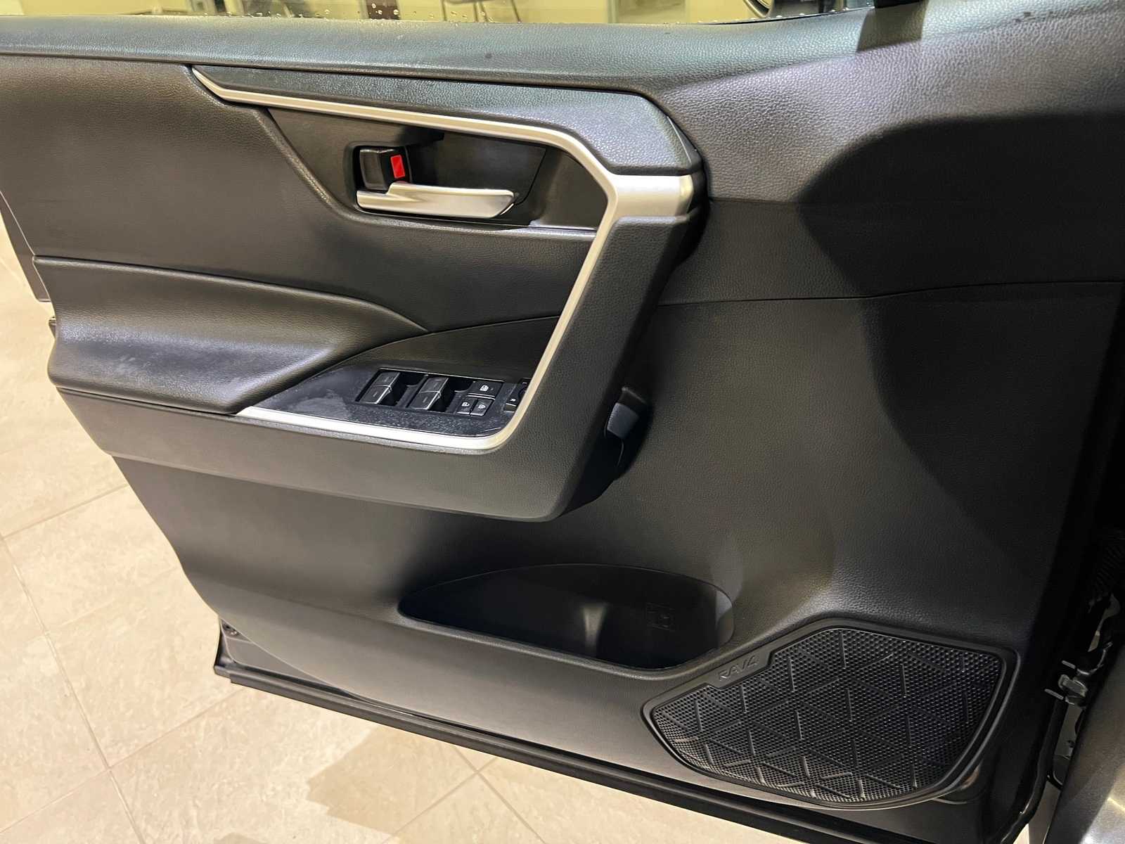 Thumbnail: 2022 Toyota RAV4 - 18