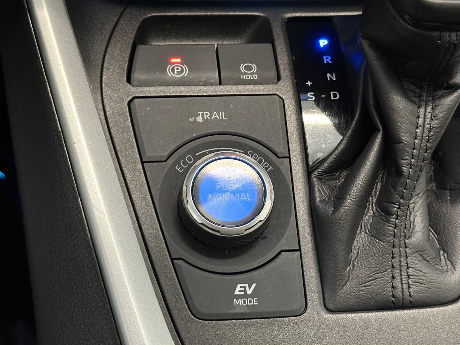 Thumbnail: 2021 Toyota RAV4 - 16