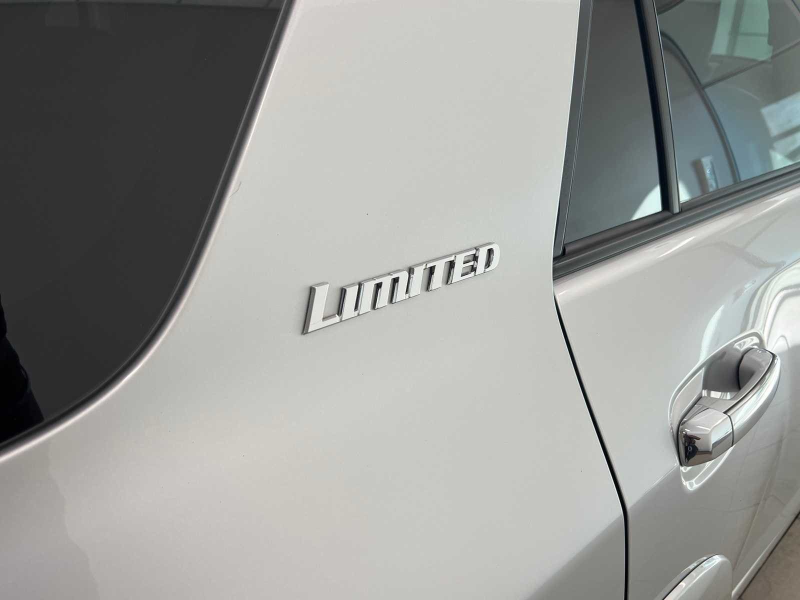 Thumbnail: 2011 Toyota 4Runner - 6