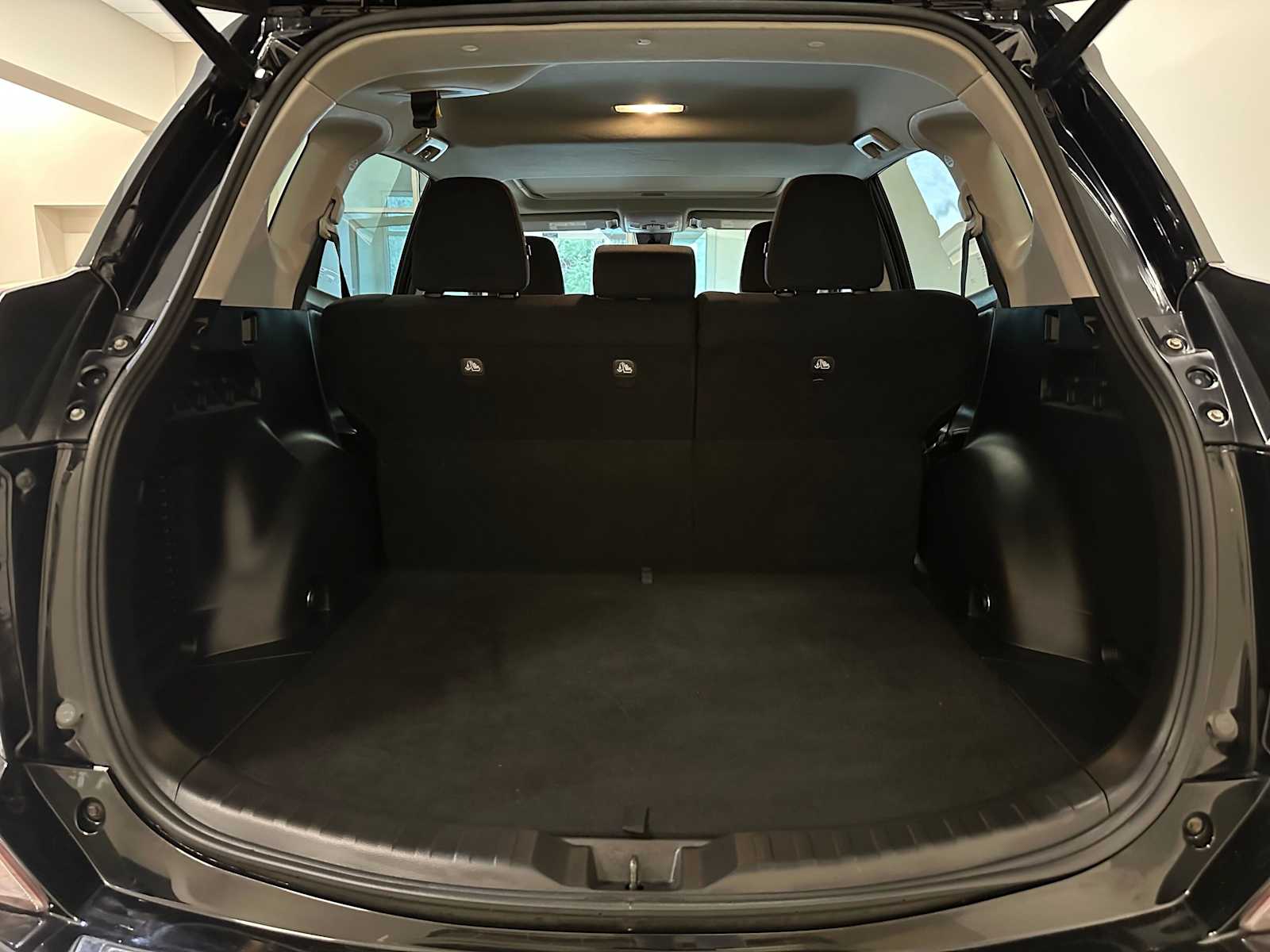 Thumbnail: 2017 Toyota RAV4 - 29