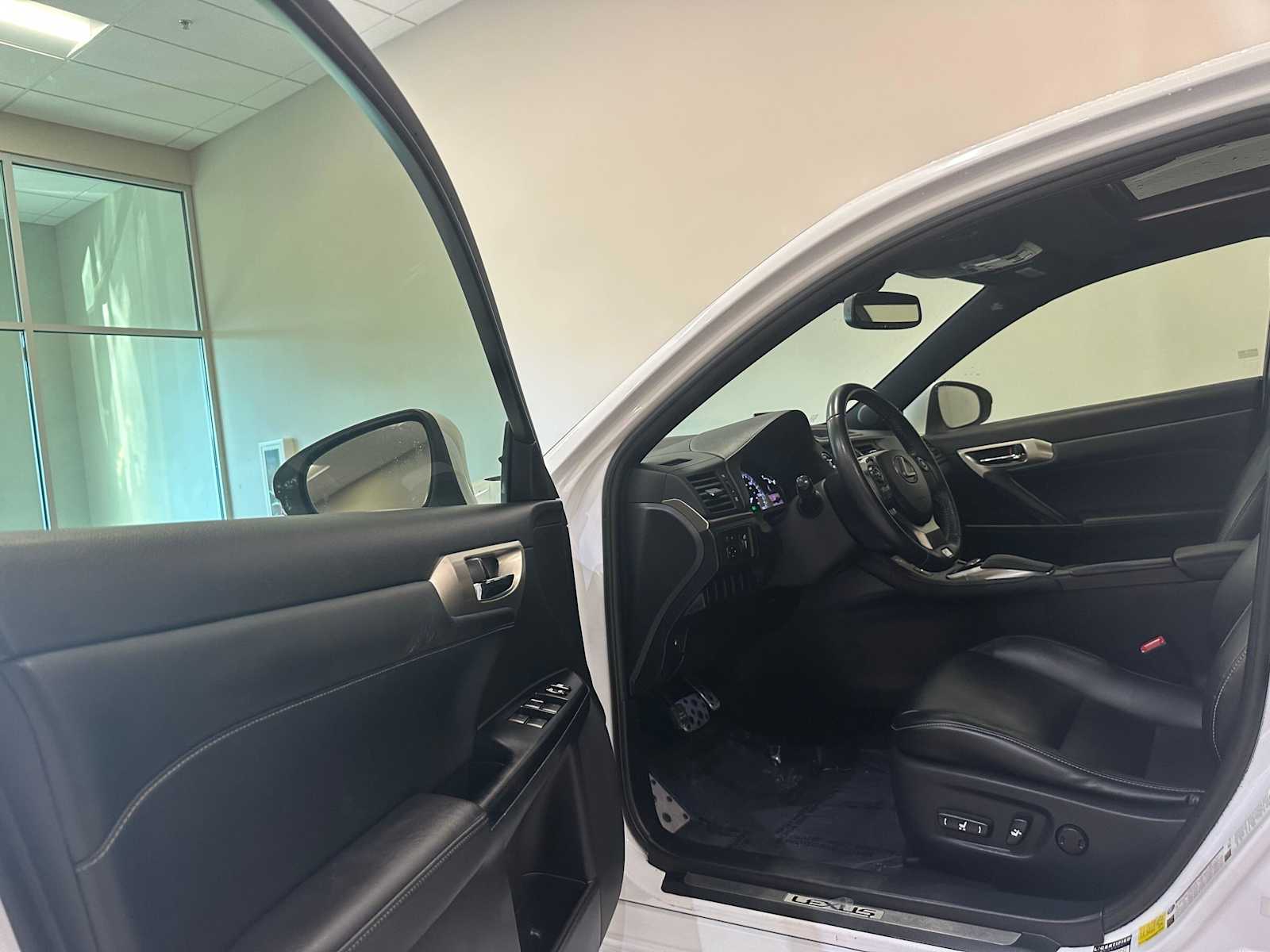 Thumbnail: 2014 Lexus CT - 24